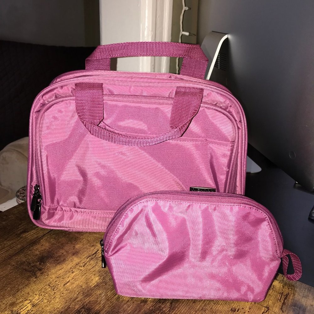 Ricardo Elite  Hanging Travel Toiletry Bag Pink